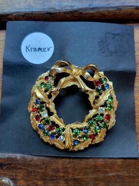 Vintage KRAMER Christmas Wreath Holly Leaf Rhinestone HOLIDAY Brooch Signed